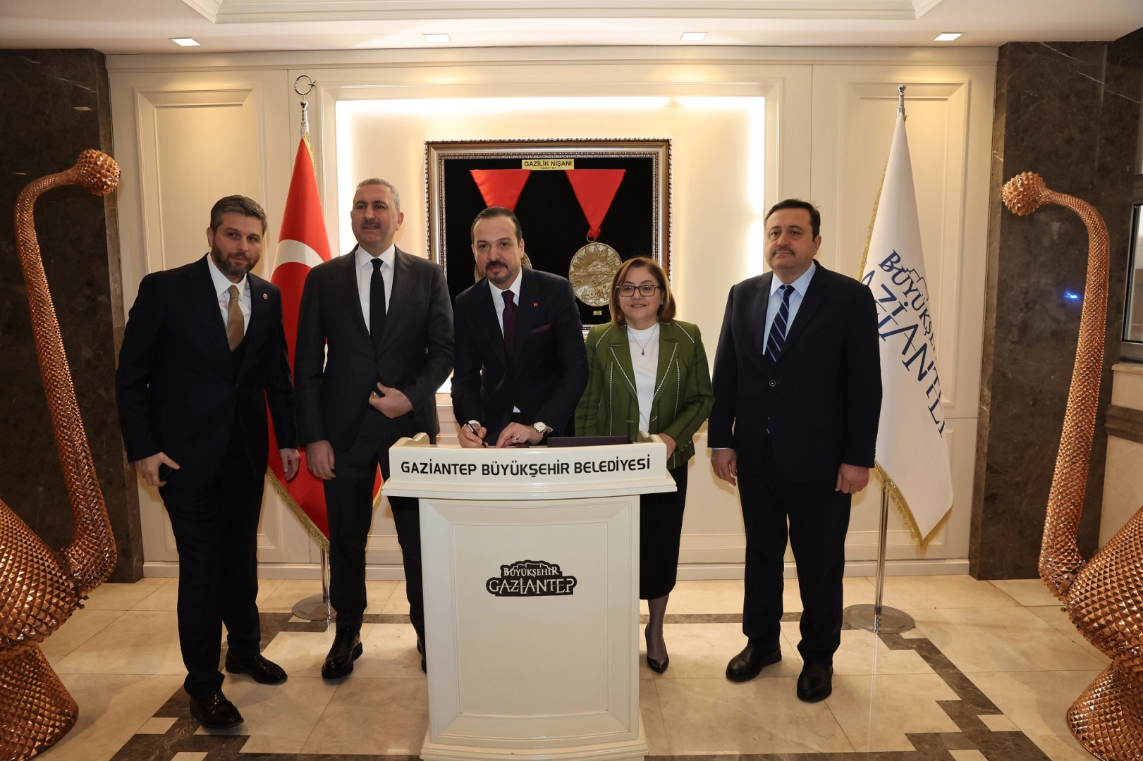 Zorlu’dan Şahin’e Ziyaret: İşbirliği Vurgusu!